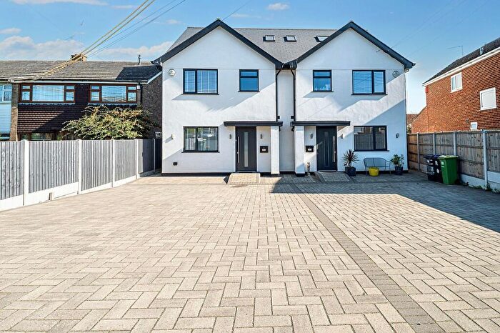 5 Bedroom Semi-Detached House For Sale In Ashingdon Road, Rochford, SS4