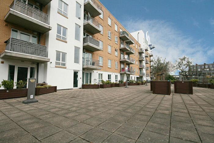 2 Bedroom Flat To Rent In Spacious Bedroom Apartment - Stratford, E15