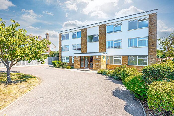 2 Bedroom Flat For Sale In Theobalds Road, Leigh-On-Sea, SS9