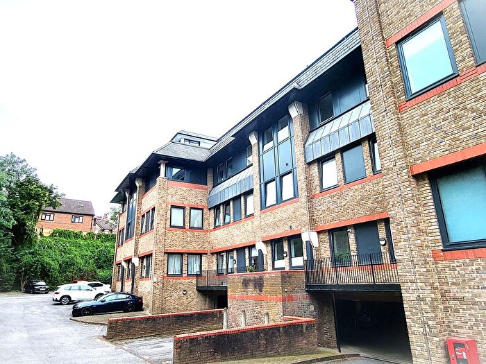1 Bedroom Flat To Rent In Aldenham Road, Bushey, WD23