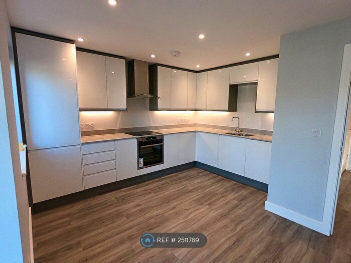 1 Bedroom Flat To Rent In Greenhill, High Wycombe, HP13