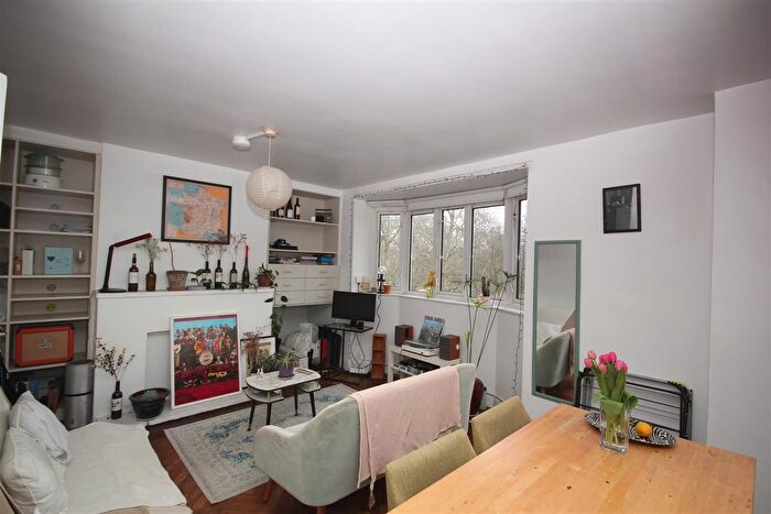 3 Bedroom Property For Sale In Jamaica Road, London, SE16