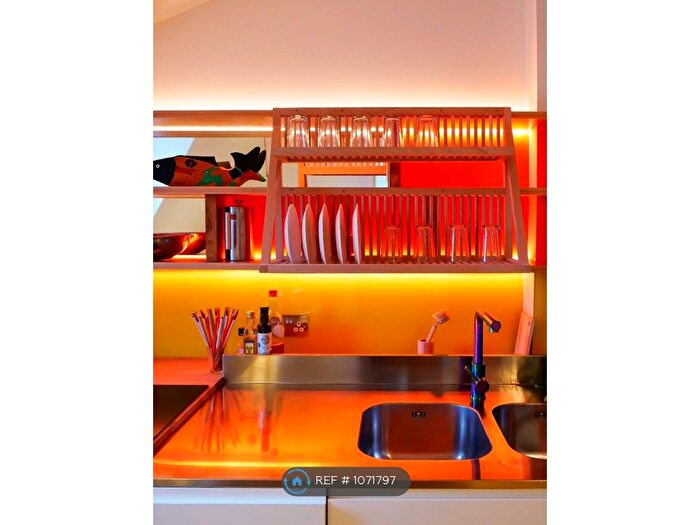 2 Bedroom Flat To Rent In Hackney Road, London, E2