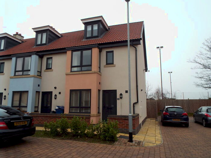 3 Bedroom End Of Terrace House To Rent In Canal Court, Saxilby, LN1