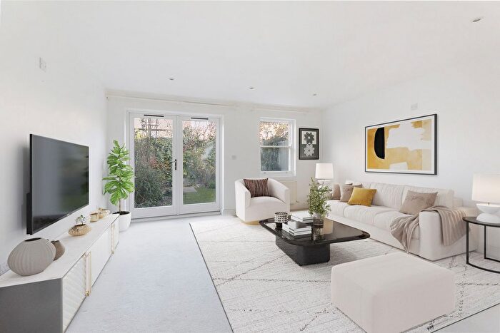 3 Bedroom Terraced House To Rent In Alexander Mews, London, SW16