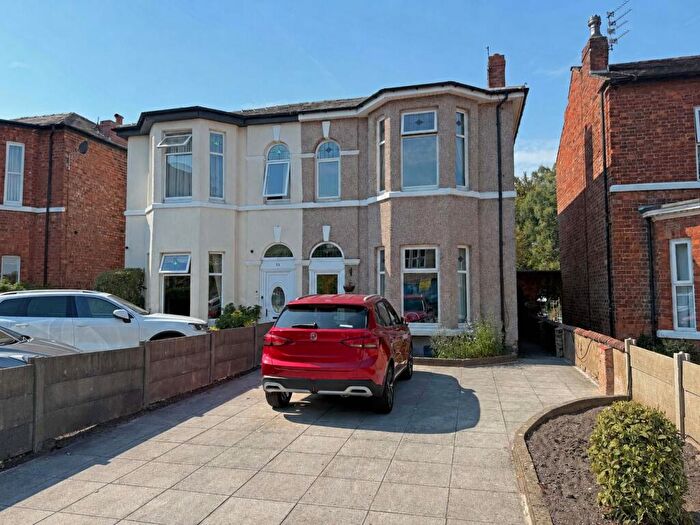 4 Bedroom Semi Detached House For Sale In Hampton Road, Southport, PR8