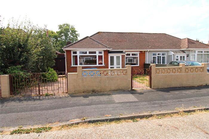 2 Bedroom Bungalow For Sale In Northfield Avenue, Fareham, Hampshire, PO14