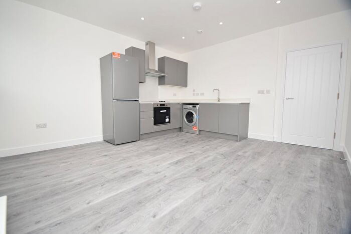 2 Bedroom Flat To Rent In Town Centre, Hatfield, AL10