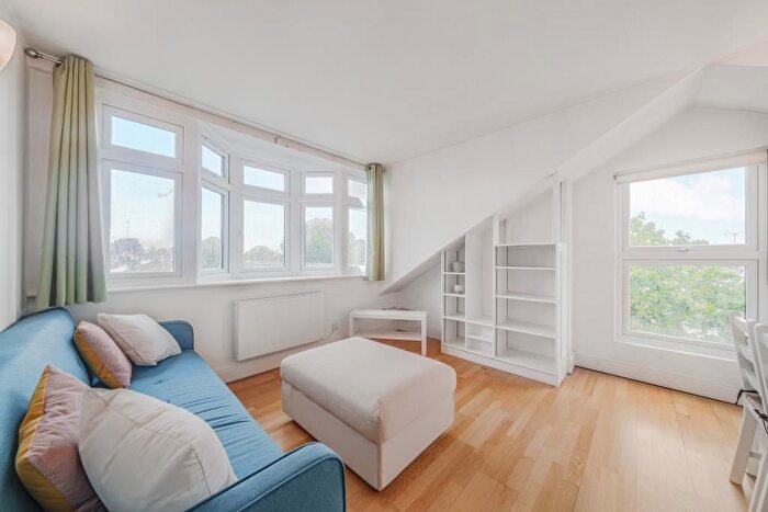 2 Bedroom Flat To Rent In Princes Road, Richmond, TW10