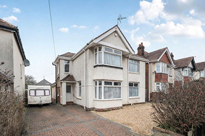 3 Bedroom Detached House For Sale In Chessel Avenue, Bitterne, Southampton, Hampshire, SO19