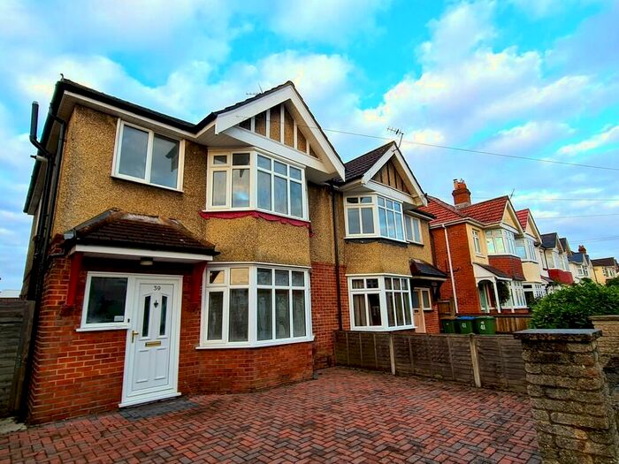 3 Bedroom Semi-Detached House To Rent In Treeside Road, Southampton, SO15