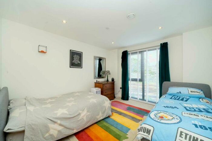 2 Bedroom Flat For Sale In Centric Close, Camden Town, NW1