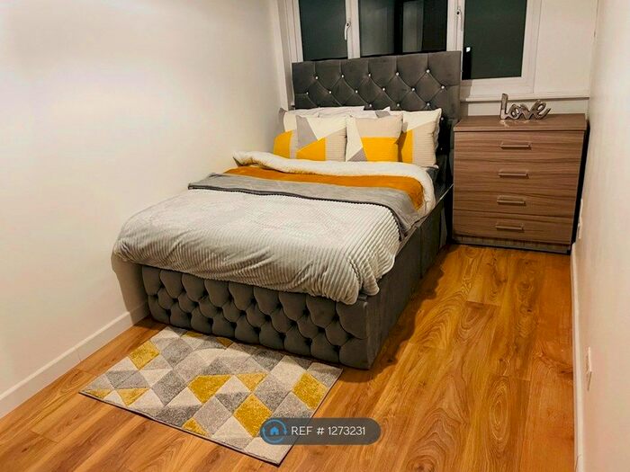 6 Bedroom End Of Terrace House To Rent In Chertsey Close, Luton LU2