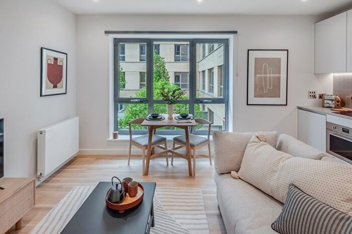 Studio To Rent In Greenford, UB6