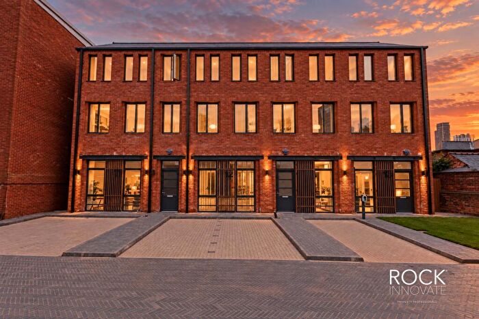3 Bedroom Town House For Sale In Sapcote Yard, Camden St, Jewellery Quarter, B1