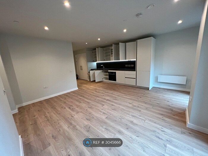 1 Bedroom Flat To Rent In Aspin Lane, Manchester, M4