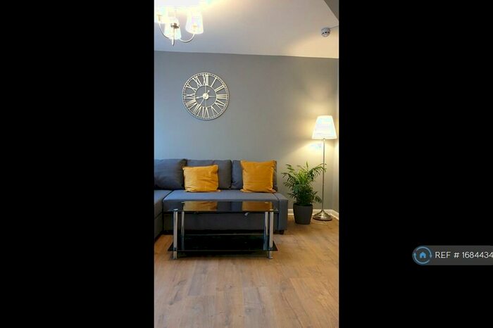 2 Bedroom Flat To Rent In Princes Avenue, Hull, HU5