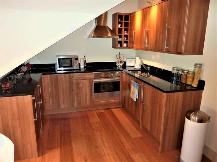 1 Bedroom Apartment To Rent In Gipsy Road, SE27