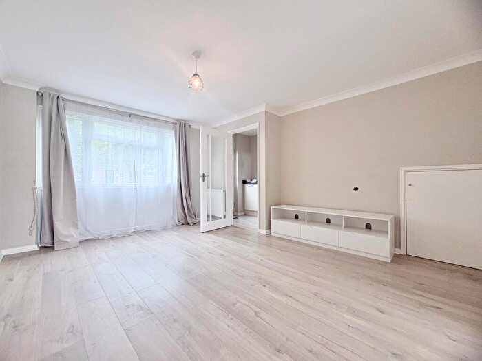 3 Bedroom House To Rent In Glenester Close, Hoddesdon, EN11