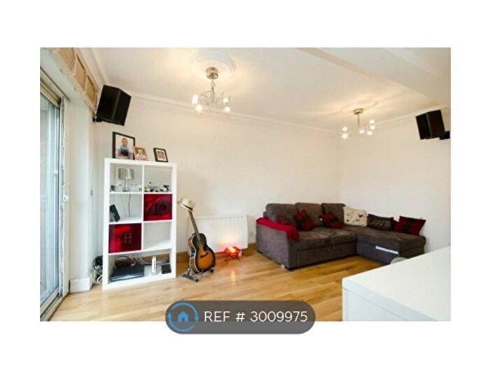 1 Bedroom Flat To Rent In Palmerston Court, London, E3