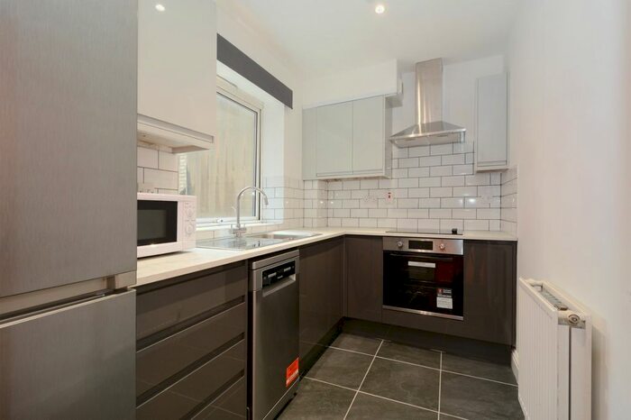 2 Bedroom Flat To Rent In Margery Street, Finsbury, London, WC1X