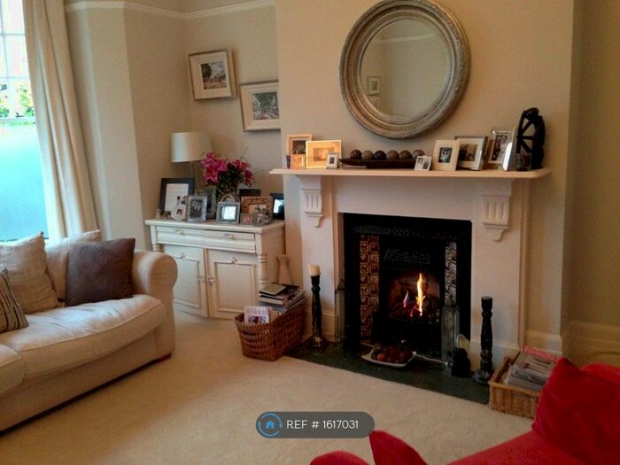 2 Bedroom Flat To Rent In Crouch End, London, N8