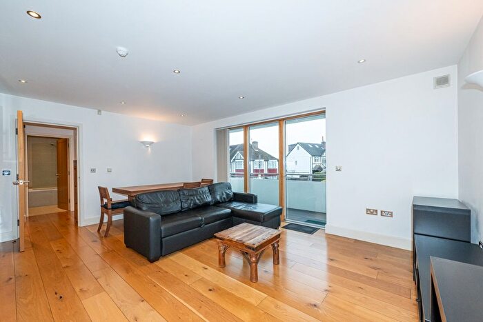 1 Bedroom Flat To Rent In Trinity Crescent, Tooting Bec, London, SW17