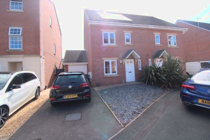 3 Bedroom House To Rent In Sawmill Way, Staffordshire, DE14