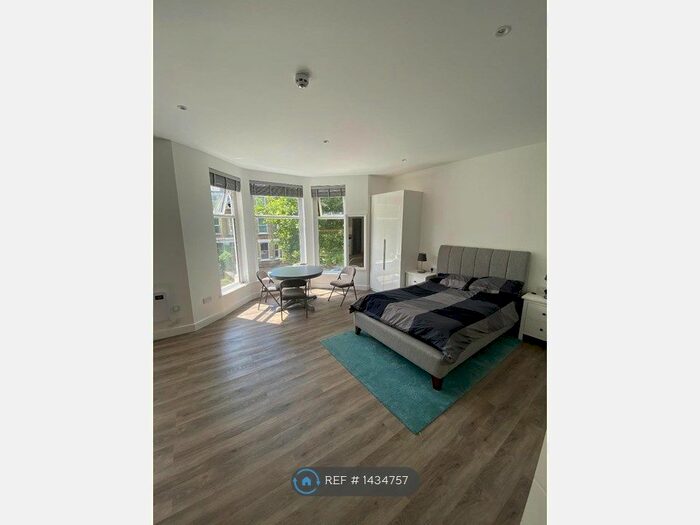 Studio To Rent In Fordwych Road, London, NW2