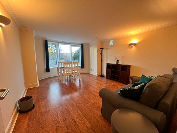 2 Bedroom Flat To Rent In Ann Terrace, Edinburgh, EH8