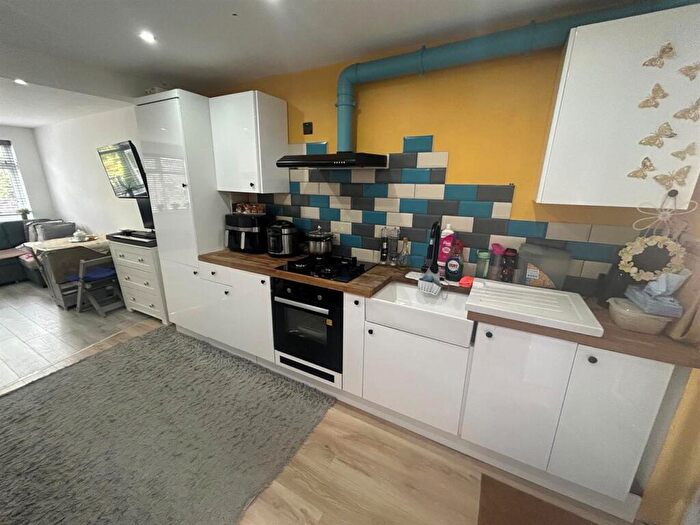 Studio To Rent In Corbets Tey Road, Upminster, RM14