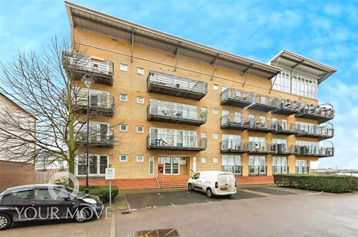 2 Bedroom Flat To Rent In Carmichael Avenue, Greenhithe, Kent, DA9