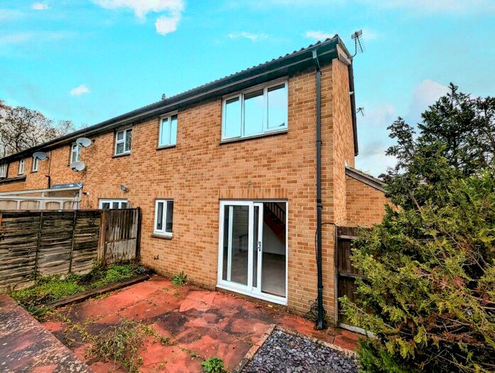 1 Bedroom End Of Terrace House To Rent In St. Sampson Road, Crawley, RH11