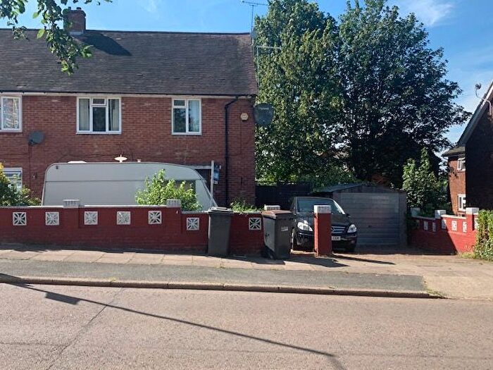 3 Bedroom Semi Detached House To Rent In Hockwell Ring, Luton, LU4