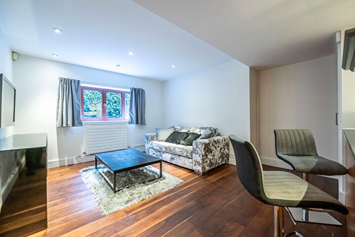 1 Bedroom Flat To Rent In Lancelot Place, SW7