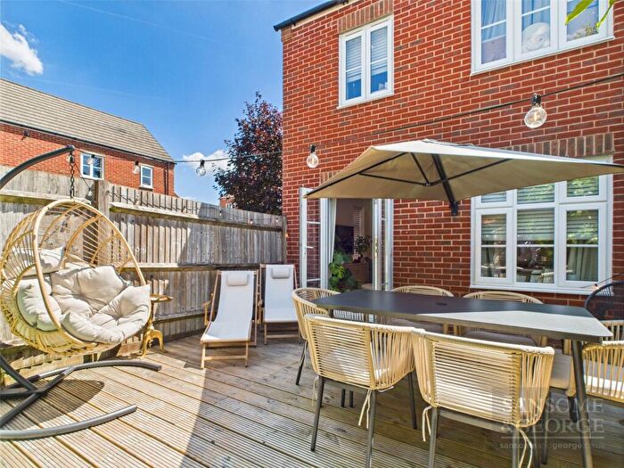 3 Bedroom End Of Terrace House For Sale In Kirby Drive, Bramley, Tadley, Hampshire, RG26