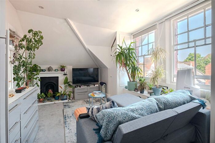 Studio To Rent In Pinfold Road, Streatham, Lambeth, London, SW16