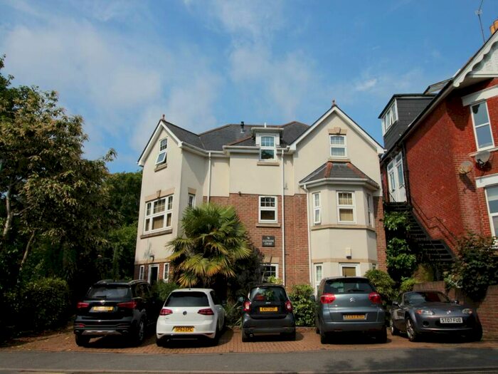 2 Bedroom Flat To Rent In Alumhurst Road, Alum Chine, Bournemouth, BH4