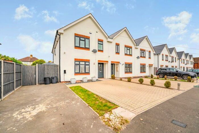 3 Bedroom End Of Terrace House To Rent In Brackenbridge Drive, Ruislip, HA4