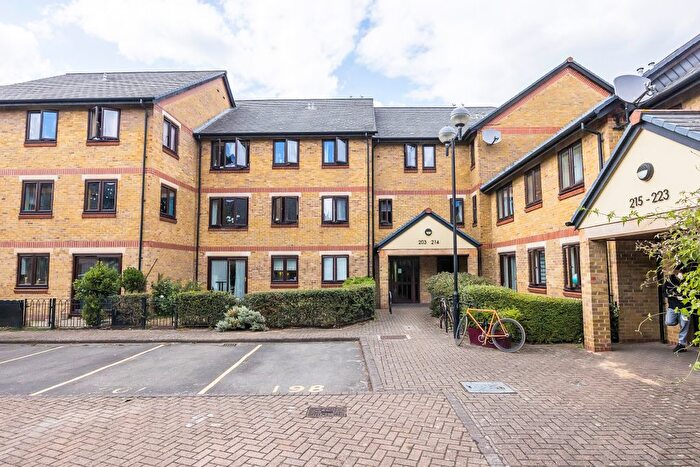 1 Bedroom Flat To Rent In Riverside Close, London, E5