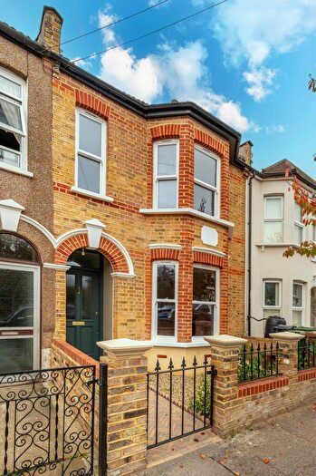 5 Bedroom Terraced House For Sale In Brooke Road, Walthamstow, London, E17