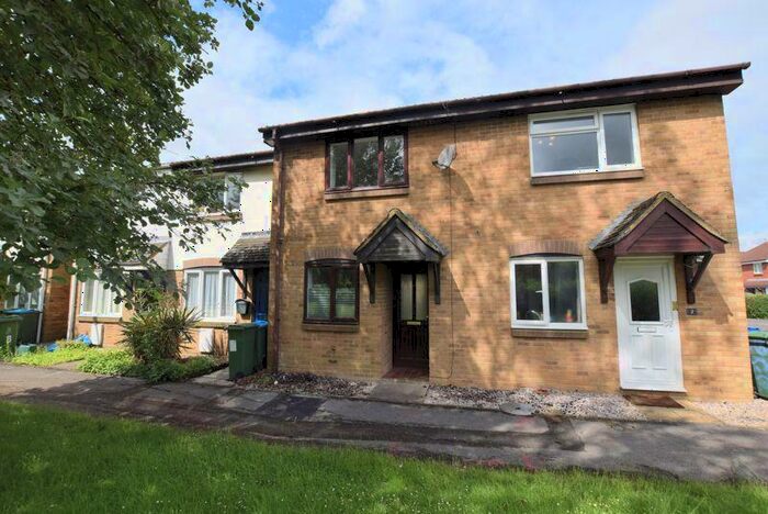 2 Bedroom End Of Terrace House To Rent In Vickery Walk, Aylesbury, Buckinghamshire, HP21