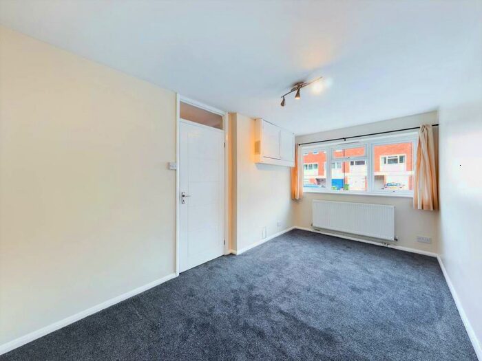 4 Bedroom House To Rent In Greenwood Close, Sidcup, Kent, DA15