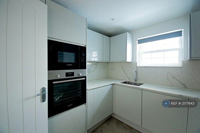 3 Bedroom Flat To Rent In Cave Road, London, E13