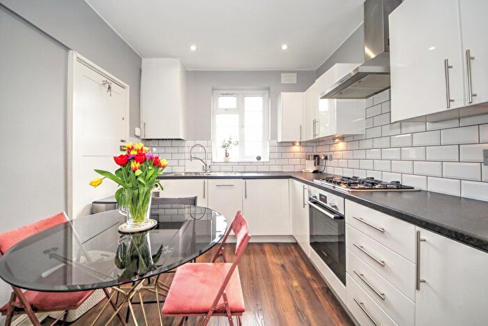 2 Bedroom Flat To Rent In High Street, Southgate, N14