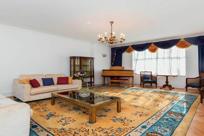 4 Bedroom Detached House To Rent In Hodford Road, London, NW11