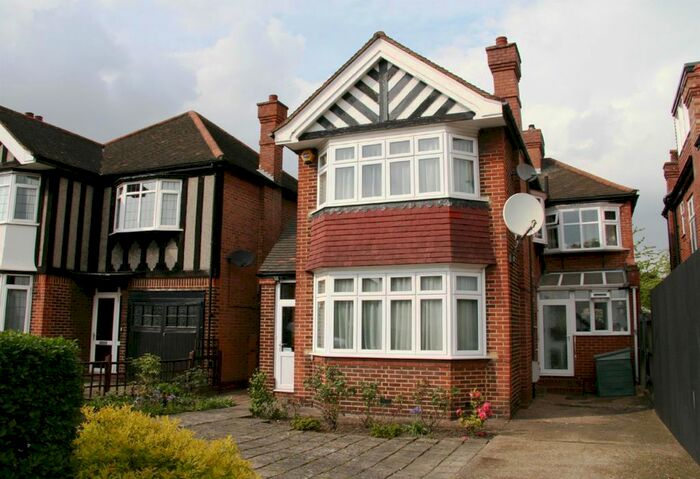 4 Bedroom Detached House To Rent In Popes Lane, Ealing, W5