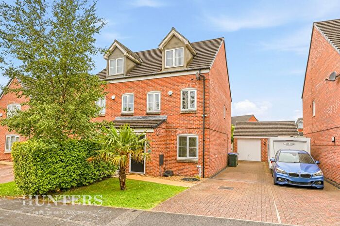 3 Bedroom Semi-Detached House For Sale In Union Road, Wardle, OL12