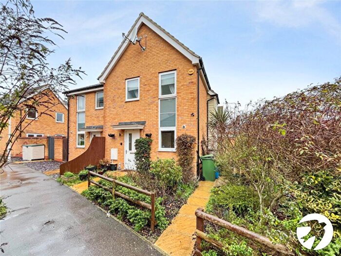 3 Bedroom Semi Detached House To Rent In Spinel Close, Sittingbourne, Kent, ME10