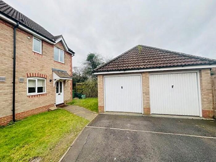 2 Bedroom Semi-Detached House To Rent In Dunstan Park, Thatcham, RG18